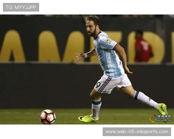 那不勒斯瞄准夏窗策略调整：强化战术适配训练成关键突破口