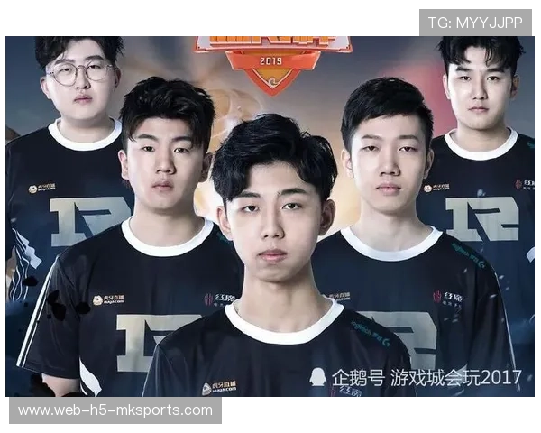 战队荣誉展发布会吸引大量粉丝打卡，战队荣誉胸章怎么获得