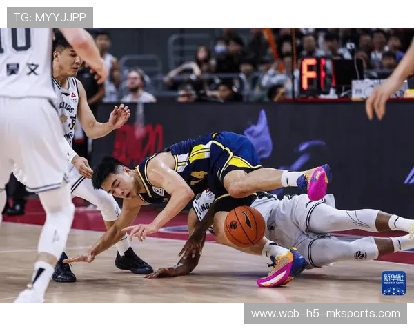 张文逸25分领衔，广东男篮遭遇105-92失利，广东男篮161分